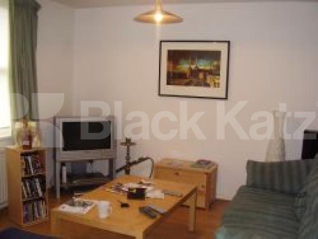 			3 Bedroom, 1 bath, 1 reception Flat			 Queensbury Street, DE BEAUVOIR N1