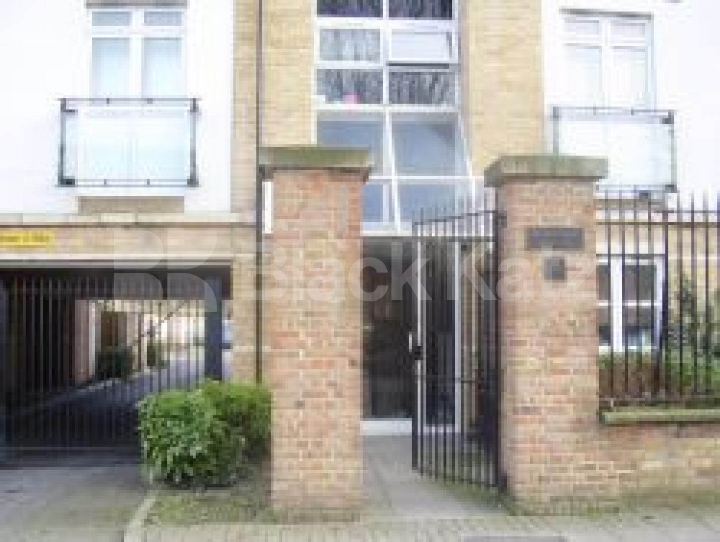 			3 Bedroom, 1 bath, 1 reception Flat			 Drayton Park N5, HIGHBURY/ISLINGTON N5