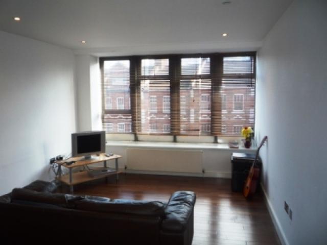 			2 Bedroom, 1 bath, 1 reception Flat			 Broadway Parade, CROUCH END