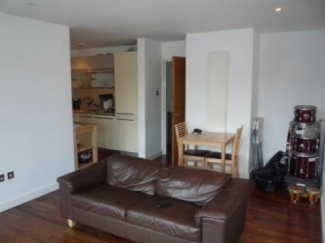 			2 Bedroom, 1 bath, 1 reception Flat			 Broadway Parade, CROUCH END