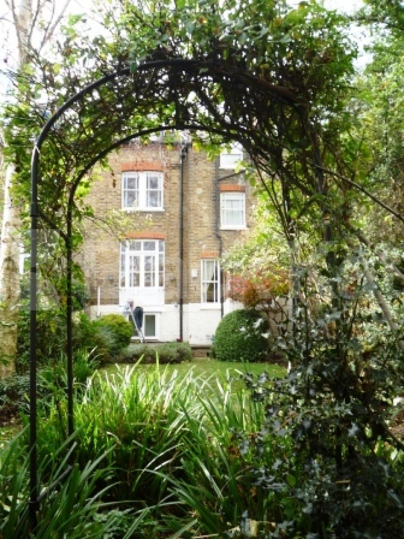 			2 Bedroom, 1 bath, 1 reception Ground Floor Flat			 Aubrey Road, Crouch End