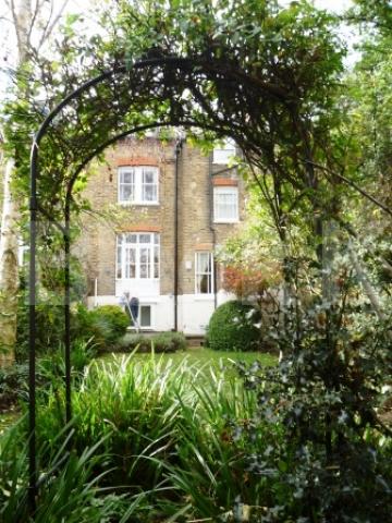 			2 Bedroom, 1 bath, 1 reception Ground Floor Flat			 Aubrey Road, Crouch End