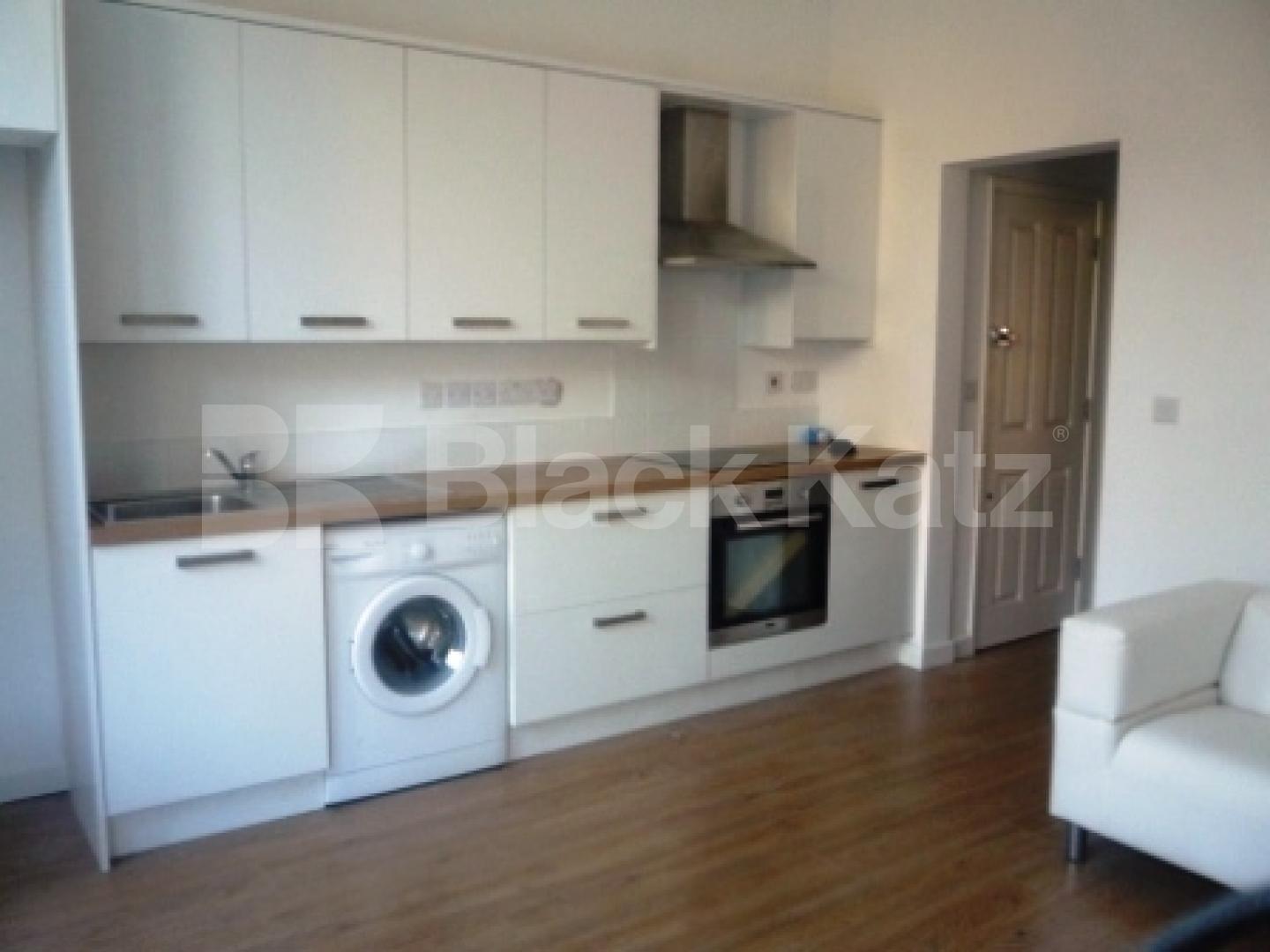 			1 Bedroom, 1 bath, 1 reception Flat			 Archway Road, Highgate