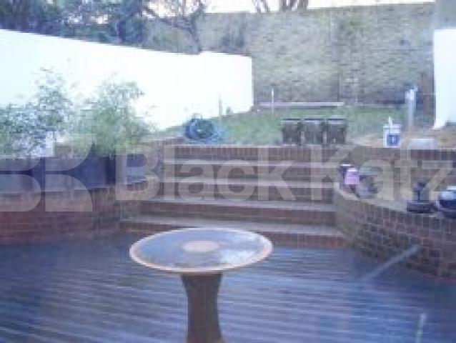 			3 Bedroom, 1 bath, 1 reception Flat			 Packington Street, ISLINGTON N1