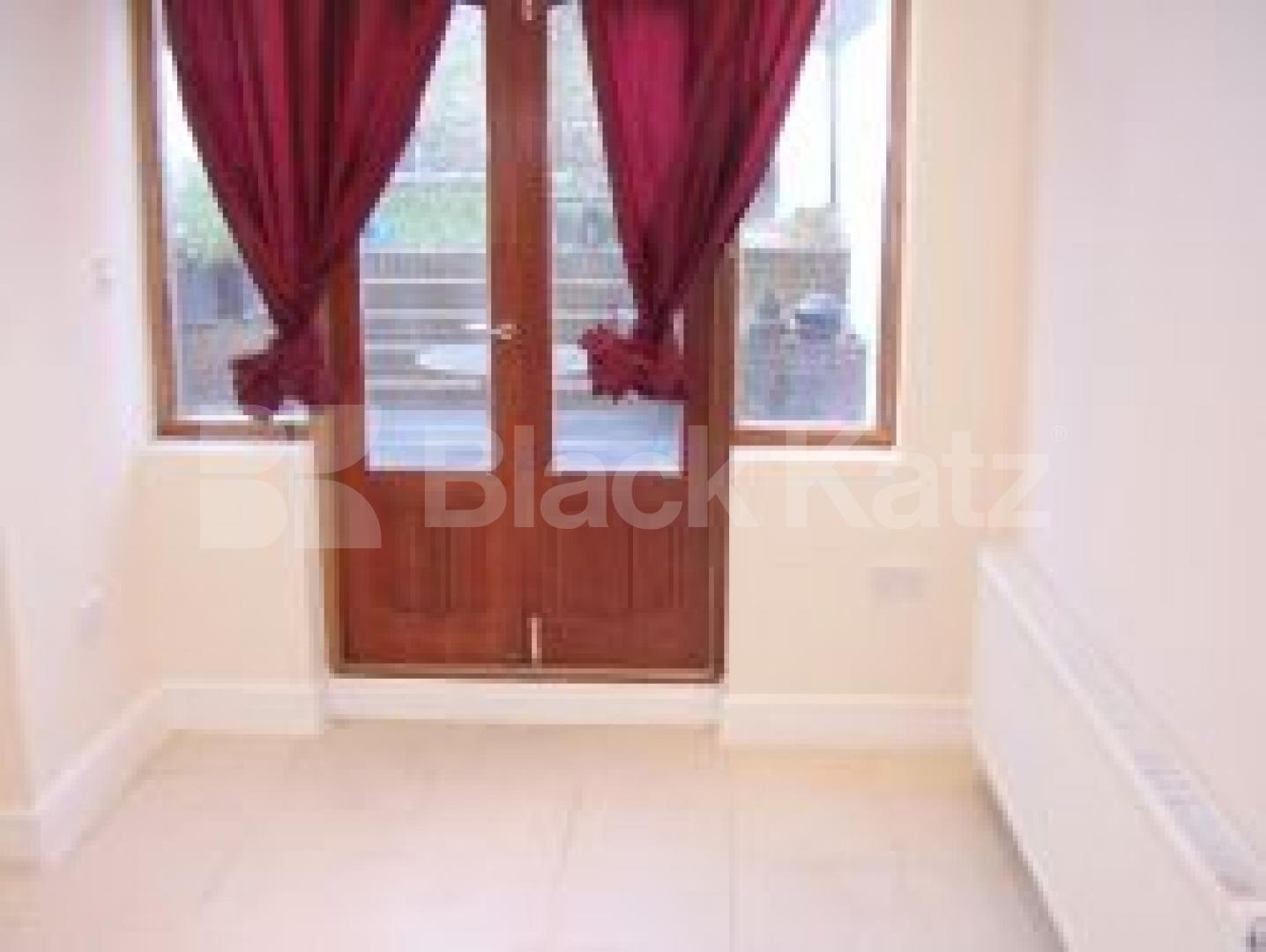 			3 Bedroom, 1 bath, 1 reception Flat			 Packington Street, ISLINGTON N1