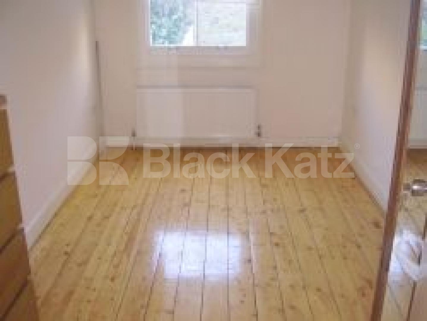 			3 Bedroom, 1 bath, 1 reception Flat			 Packington Street, ISLINGTON N1