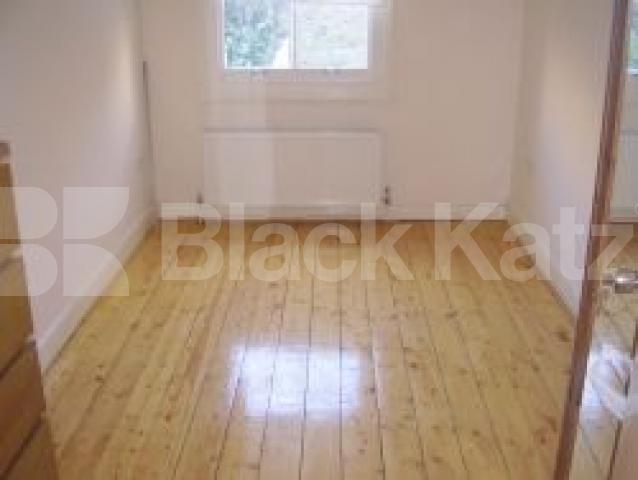 			3 Bedroom, 1 bath, 1 reception Flat			 Packington Street, ISLINGTON N1