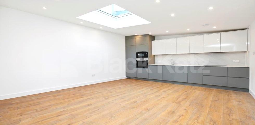 			NEW AND MINUTES TO TUBE & PARK!, 1 Bedroom, 1 bath, 1 reception Flat			 Parkway, REGENTS PARK - CAMDEN