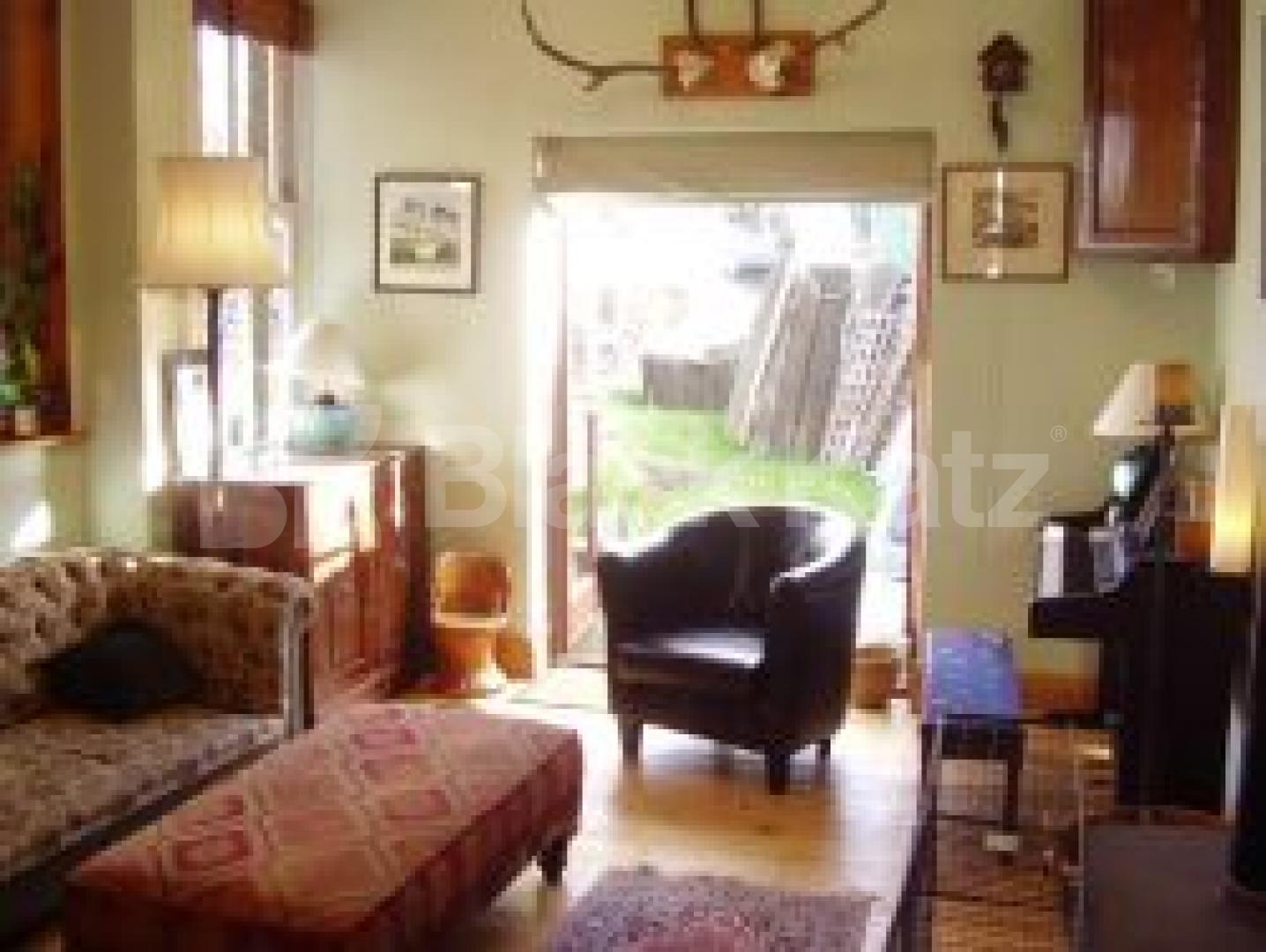 			VIEWINGS RECOMMENDED, 5 Bedroom, 1 bath, 1 reception Flat			 Arvon Road, HIGHBURY FIELDS N5