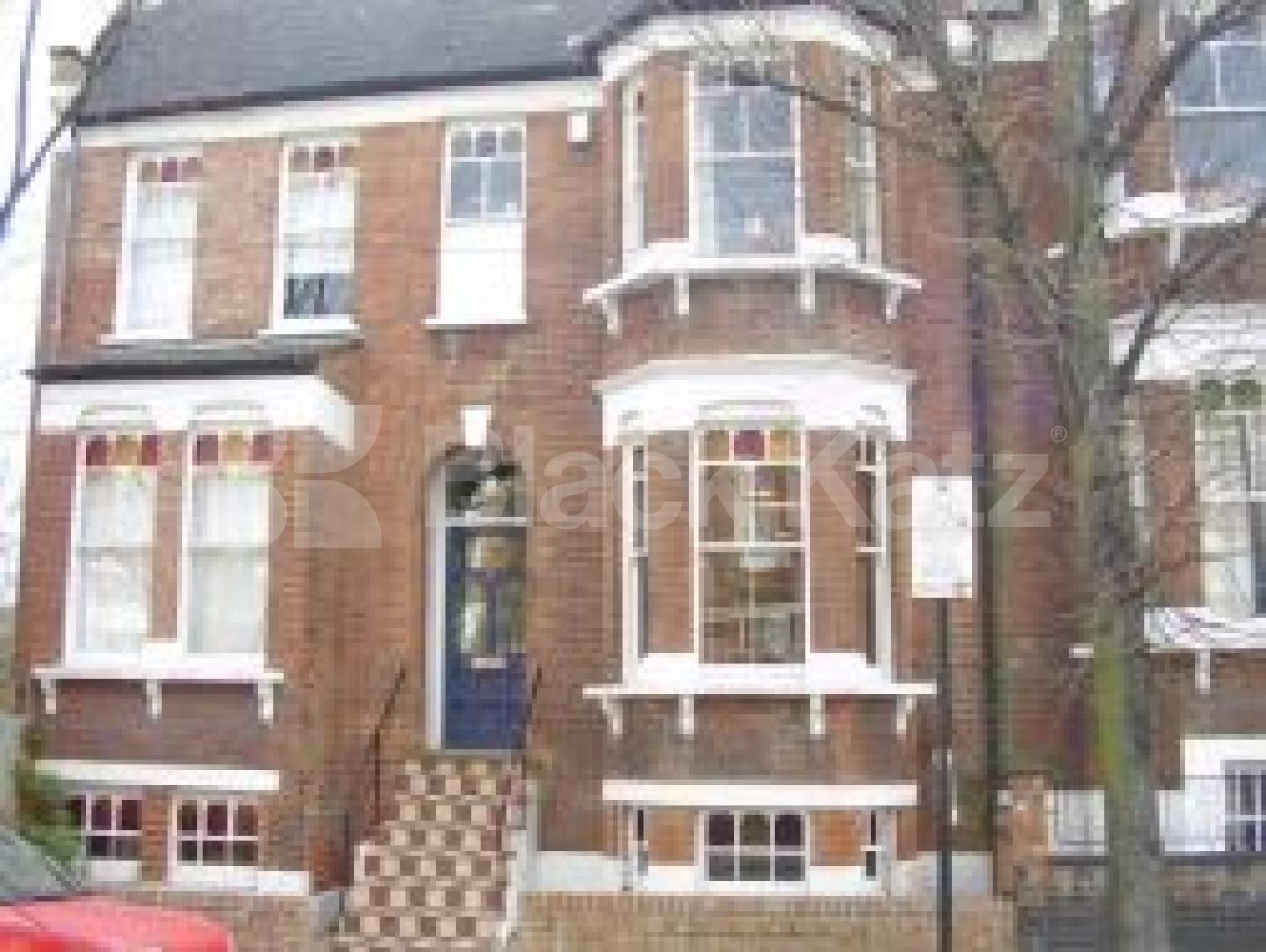 			VIEWINGS RECOMMENDED, 5 Bedroom, 1 bath, 1 reception Flat			 Arvon Road, HIGHBURY FIELDS N5