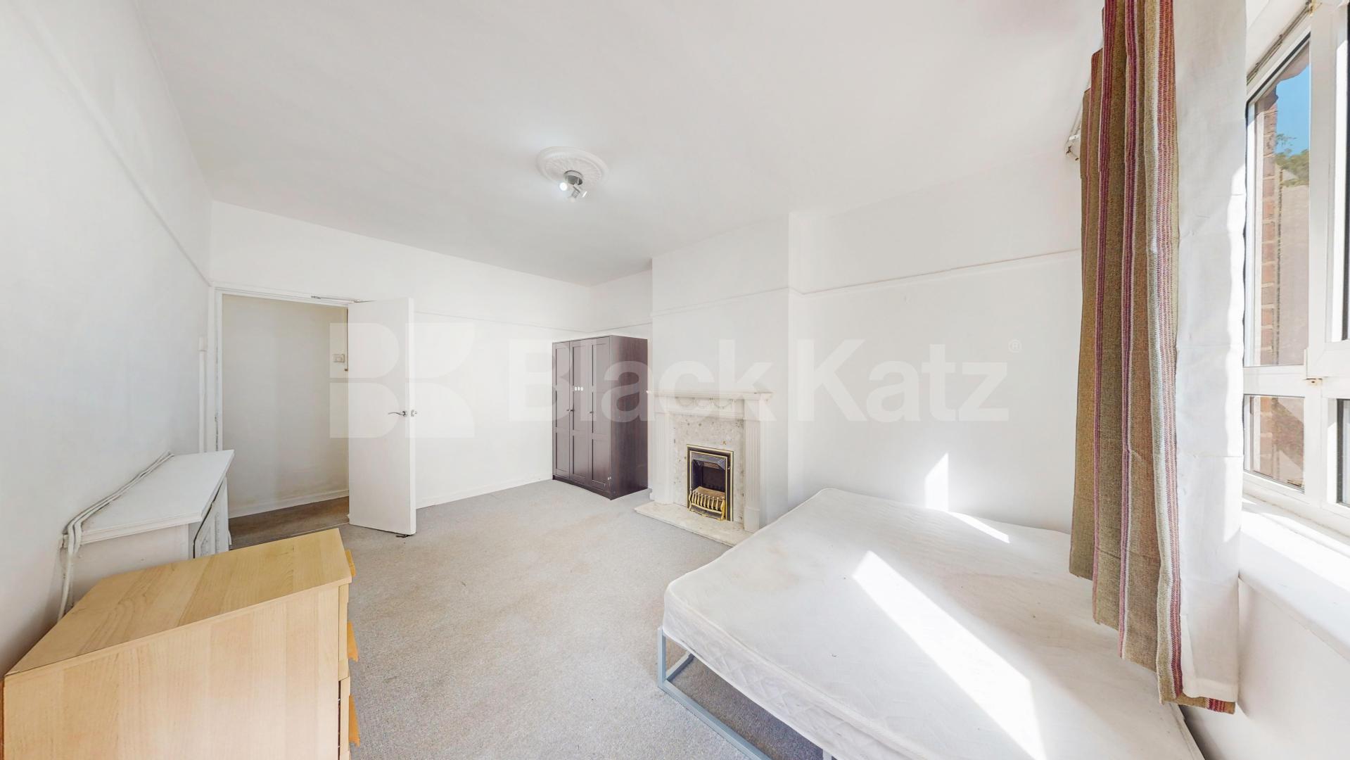 Spacious three bed with good size lounge in St Johns Wood Boundary Road, St Johns Wood