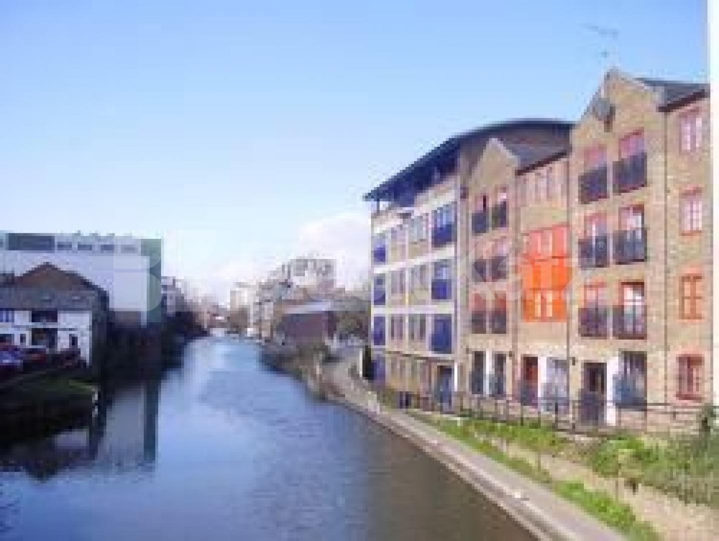 			2 Bedroom, 1 bath, 1 reception Flat			 Kingsland Road, OLD STREET N1