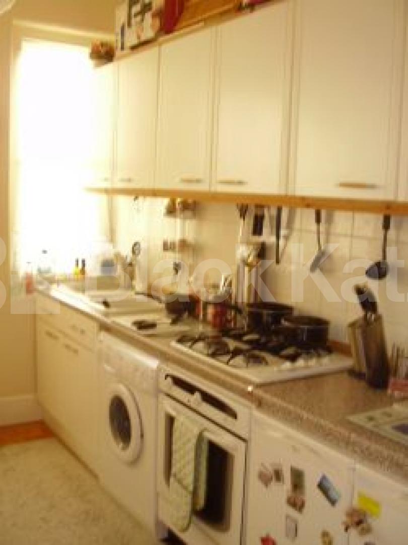 			1 Bedroom, 1 bath, 1 reception Flat			 Ferme Park Road, STROUD GREEN