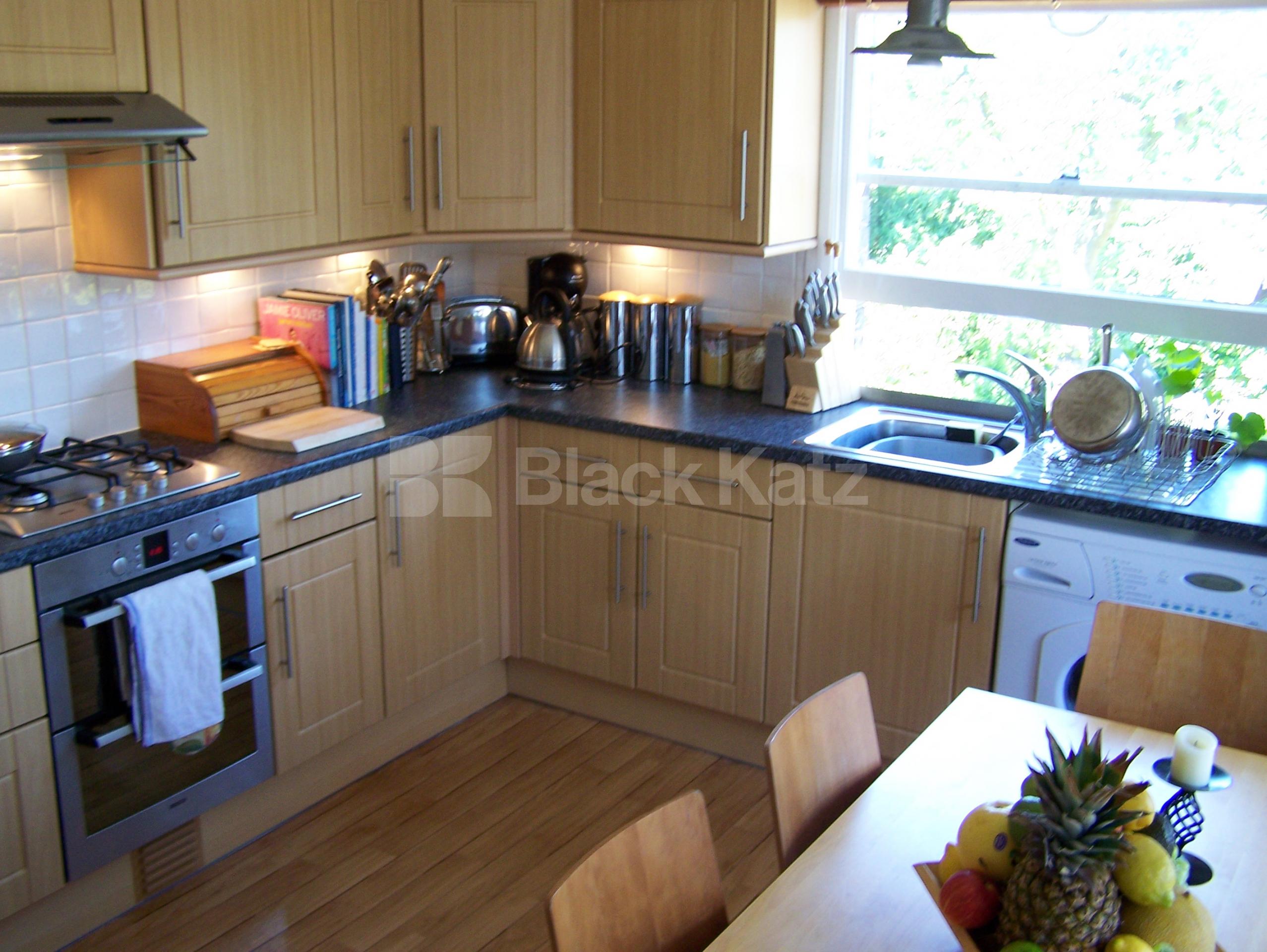 			NEW INSTRUCTION!, 2 Bedroom, 1 bath, 1 reception Flat			 Penn Road, CALEDONIAN ROAD N7