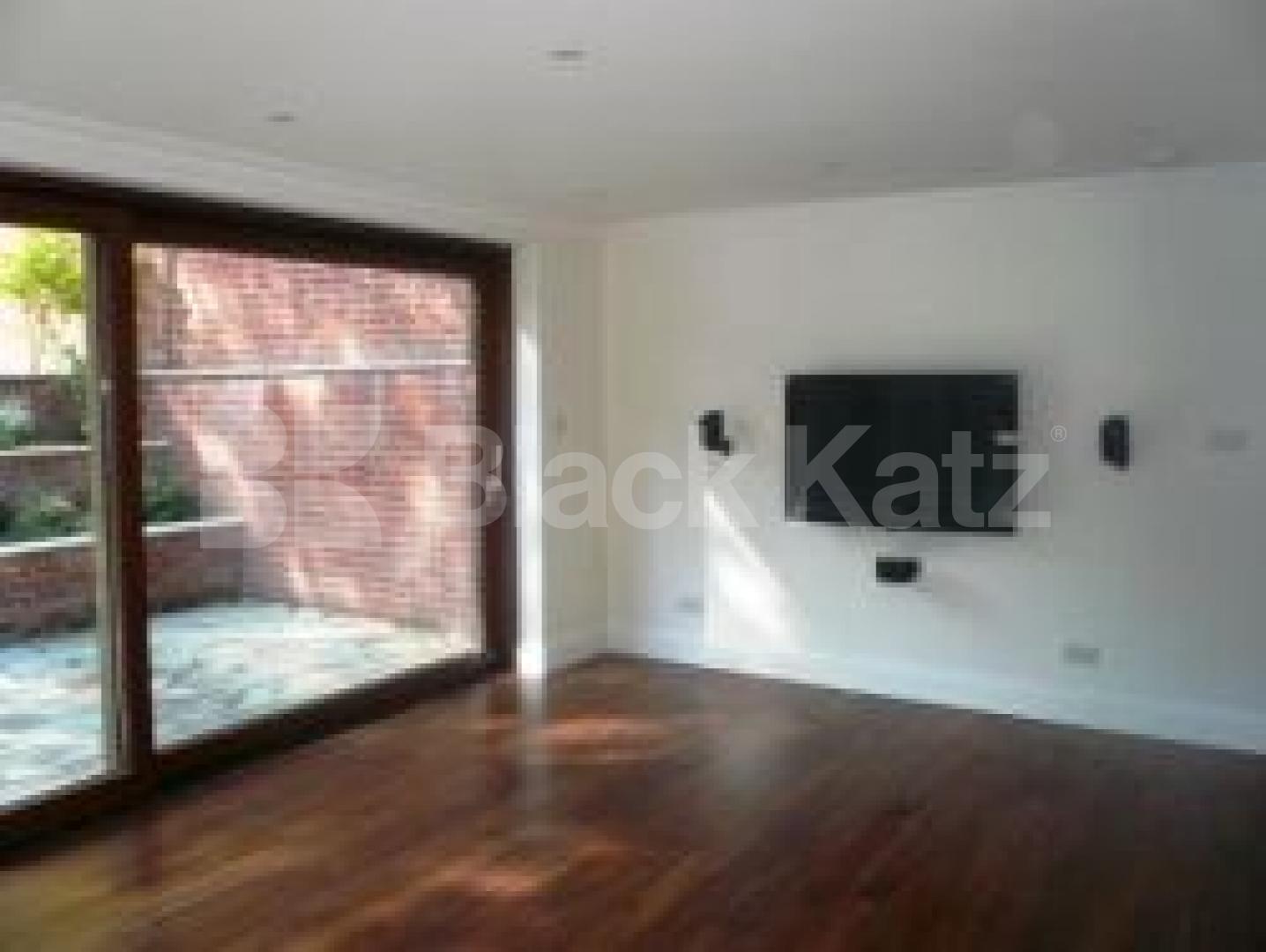 			MUST SEE!, 2 Bedroom, 1 bath, 1 reception Flat			 Parliament Hill, HAMPSTEAD HEATH/BELSIZE PARK