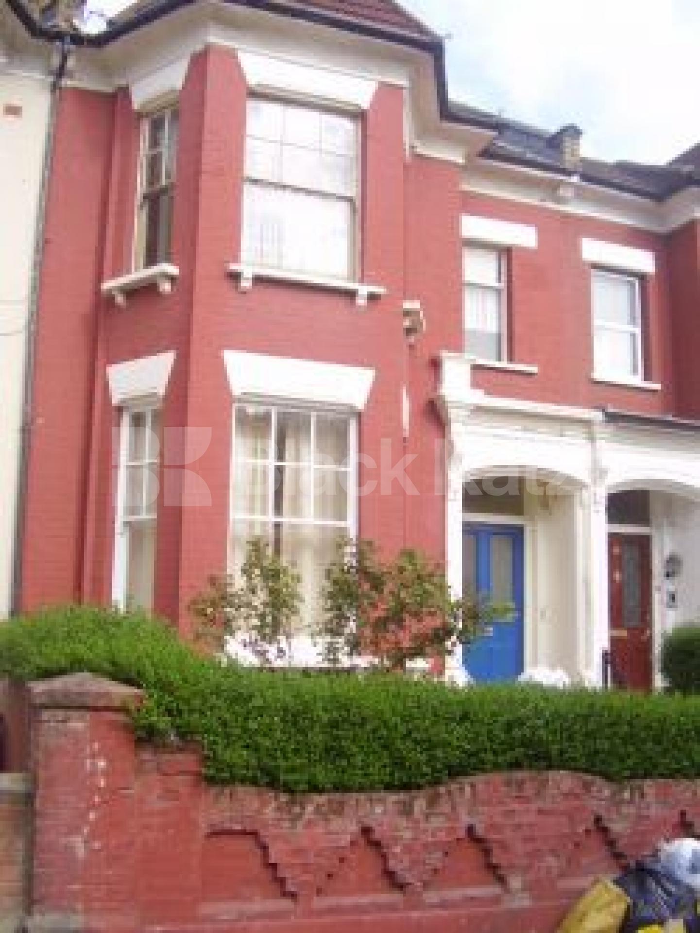 			2 Bedroom, 1 bath, 1 reception Flat			 Darenth Road, STOKE NEWINGTON N16 N16