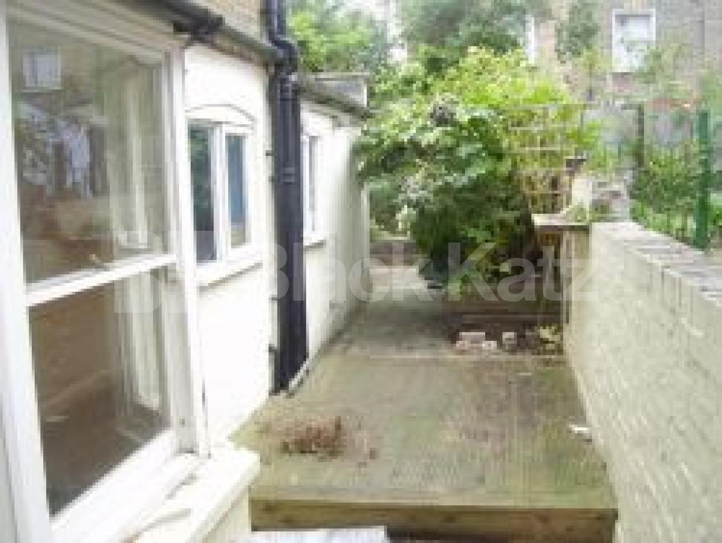 			3 Bedroom, 1 bath, 1 reception Flat			 Thorpedale Road, FINSBURY PARK N4