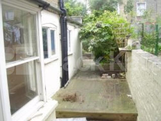 			3 Bedroom, 1 bath, 1 reception Flat			 Thorpedale Road, FINSBURY PARK N4