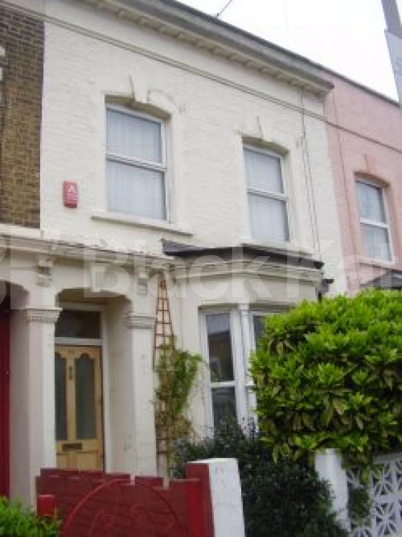 			3 Bedroom, 1 bath, 1 reception Flat			 Thorpedale Road, FINSBURY PARK N4