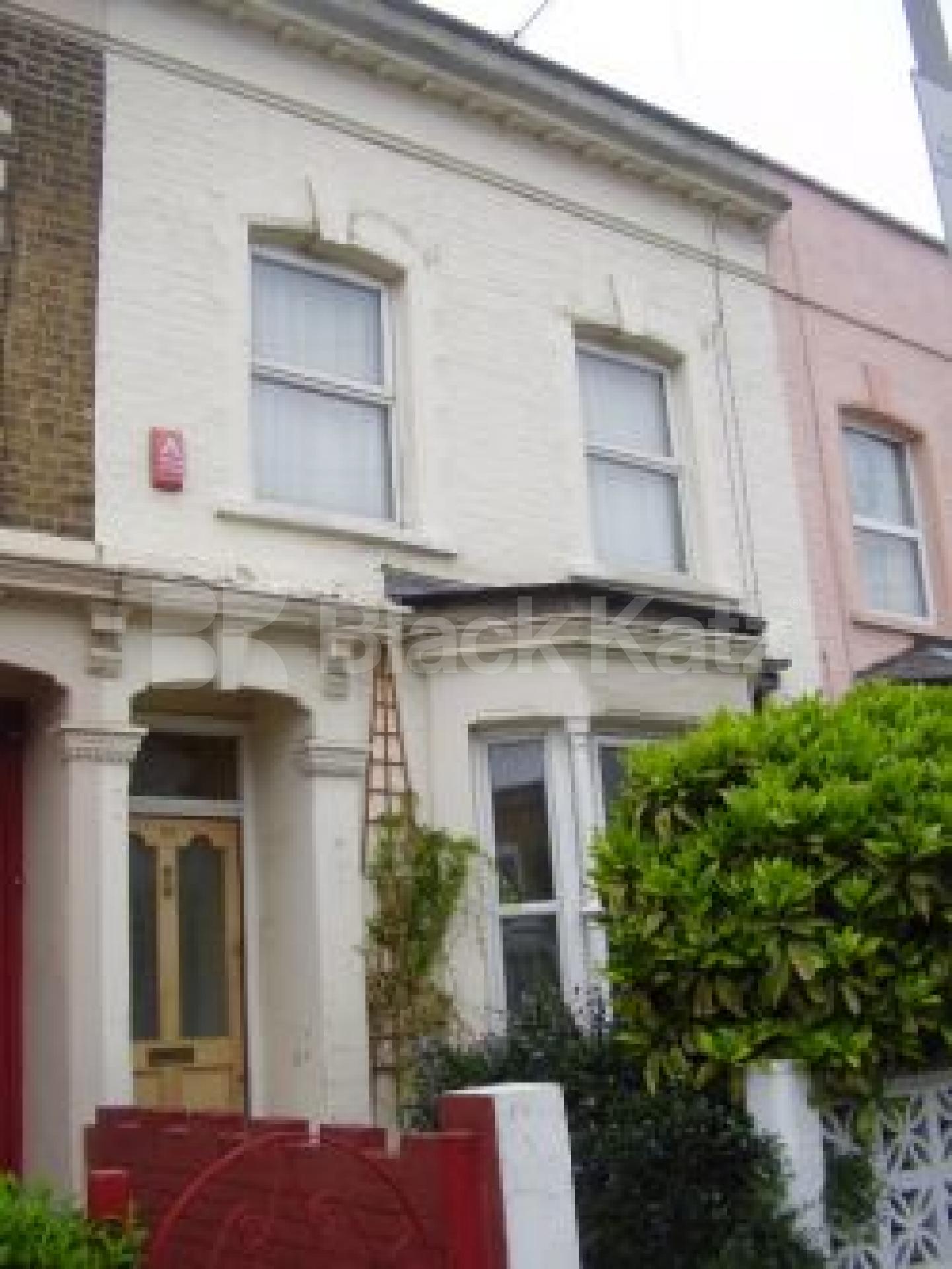 			3 Bedroom, 1 bath, 1 reception Flat			 Thorpedale Road, FINSBURY PARK N4 N4