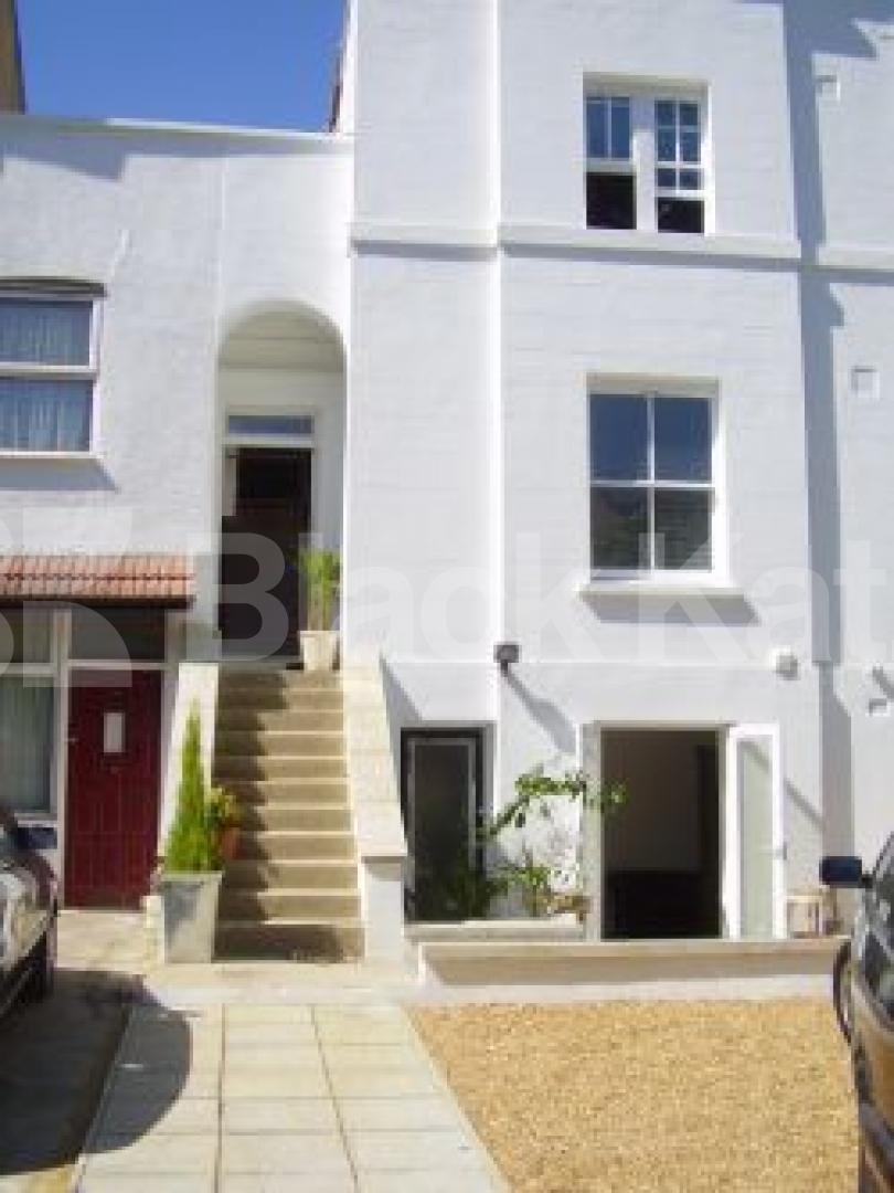 			2 Bedroom, 1 bath, 1 reception Flat			 Hanley Road, FINSBURY PARK/STROUD GREEN N4