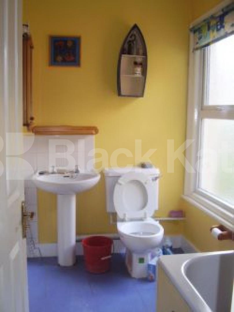 			3 Bedroom, 1 bath, 1 reception Flat			 Thorpedale Road, FINSBURY PARK N4