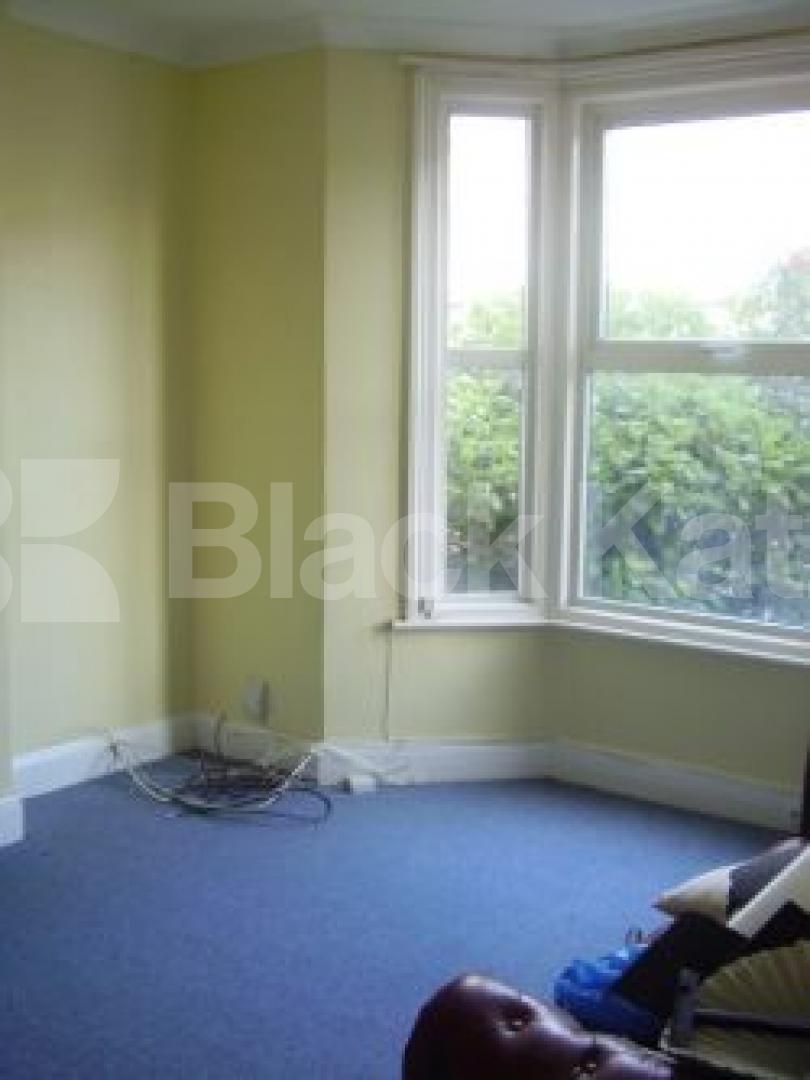 			3 Bedroom, 1 bath, 1 reception Flat			 Thorpedale Road, FINSBURY PARK N4