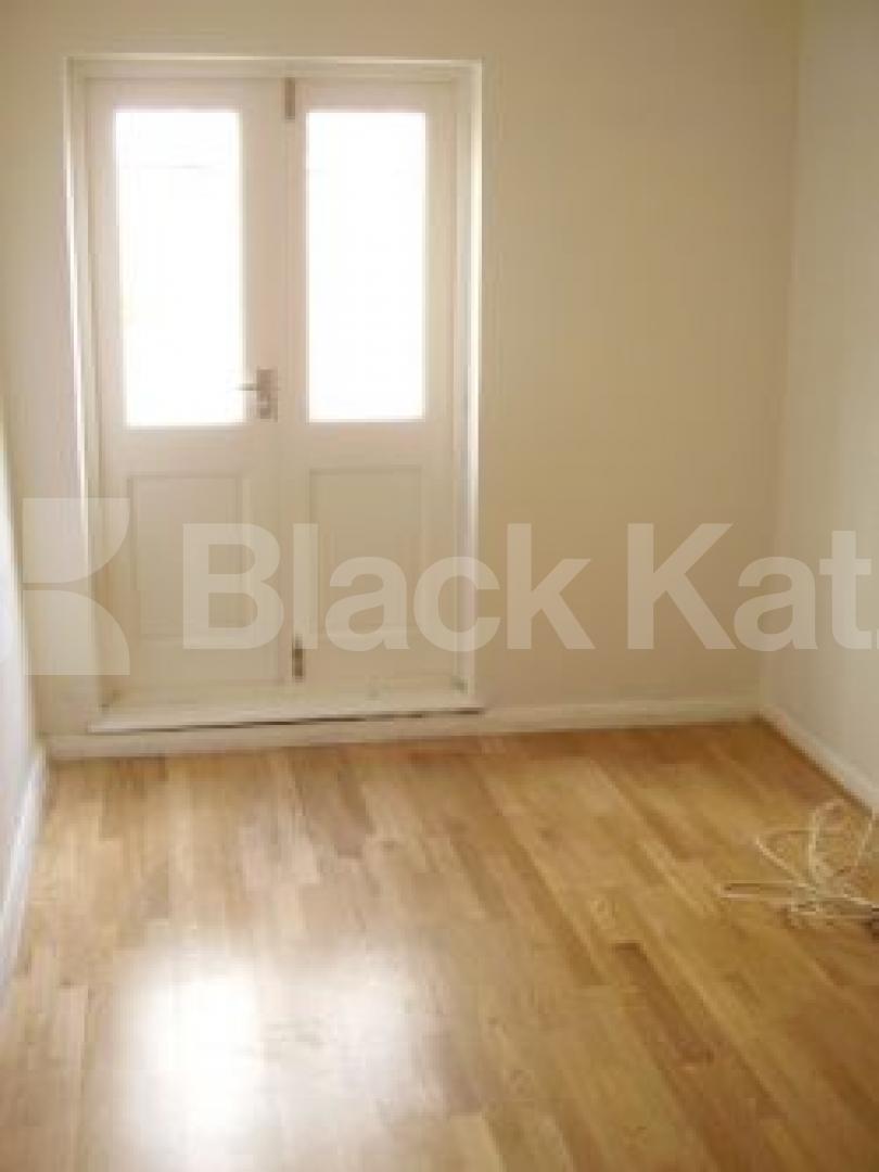 			1 Bedroom, 1 bath, 1 reception Flat			 New North Road, ANGEL/OLD STREET N1