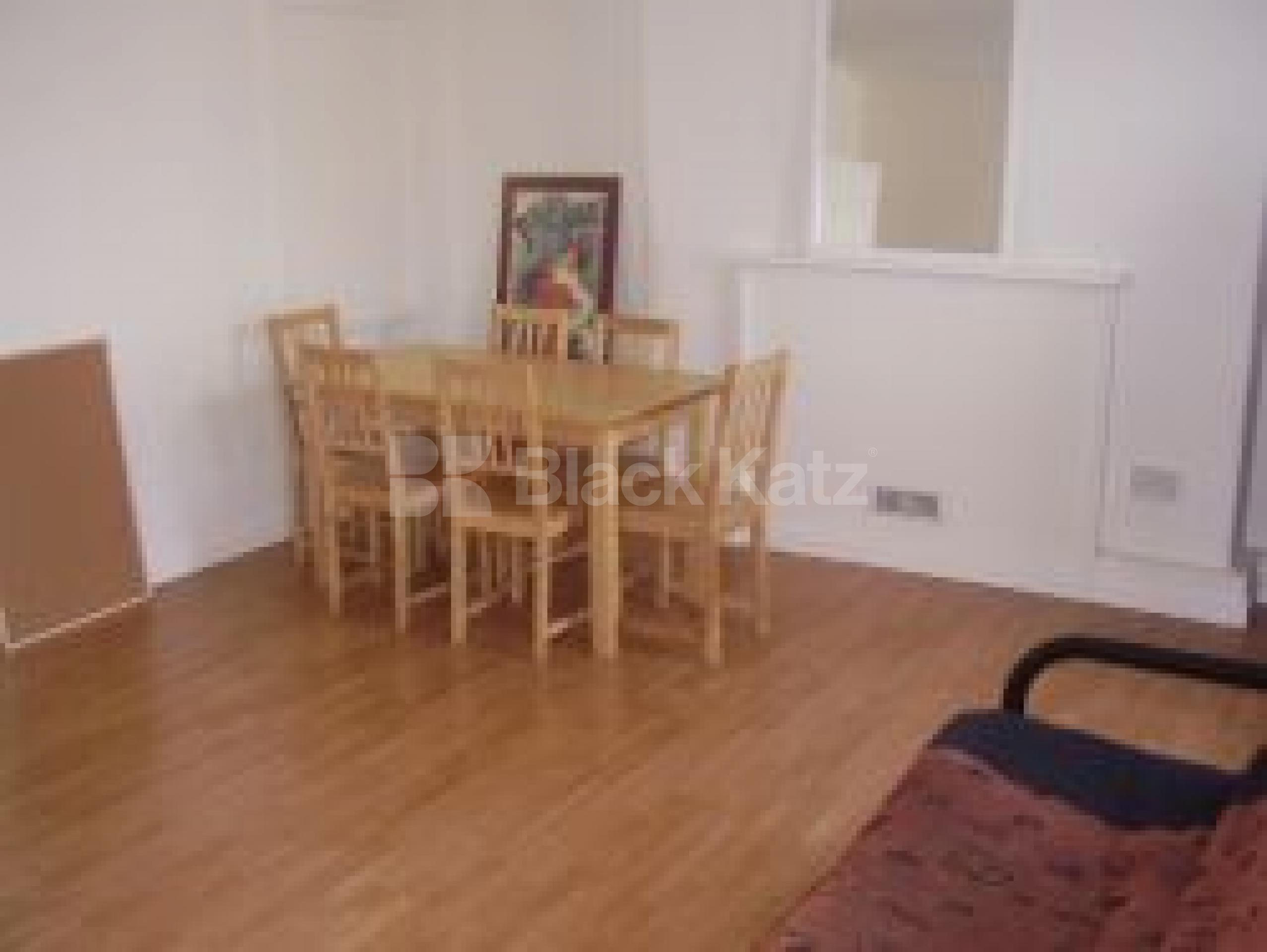 			AMAZING VALUE!!!!!!!, 4 Bedroom, 1 bath, 1 reception Flat			 Percival street, Angel / Clerkenwell EC1V