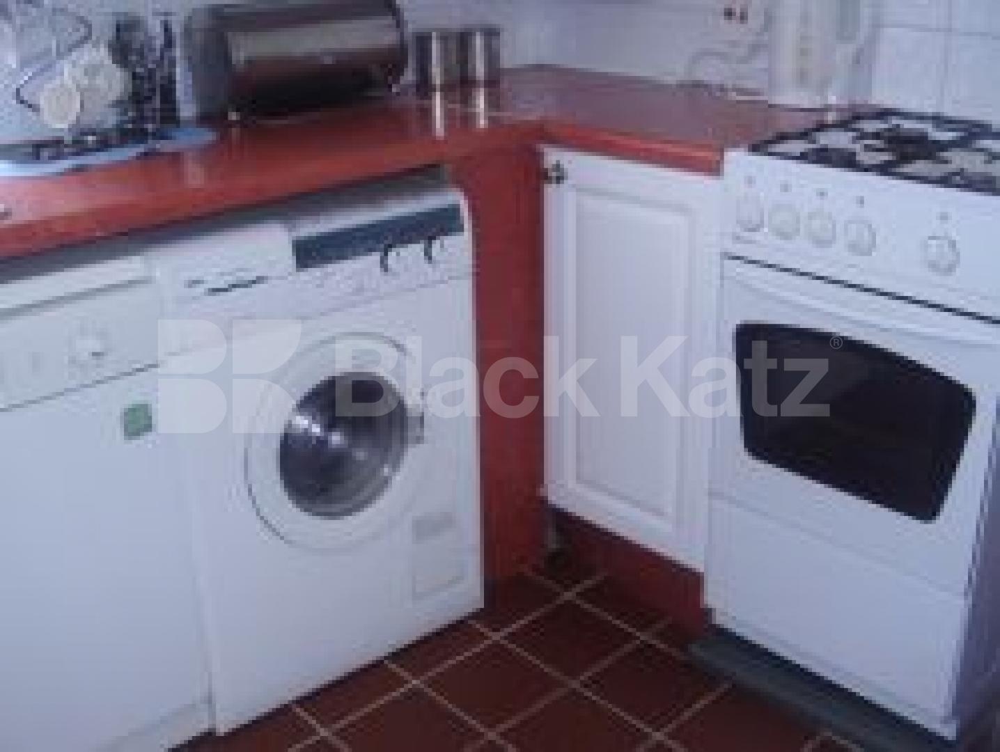 			1 Bedroom, 1 bath, 1 reception Flat			 Essex Road, ISLINGTON