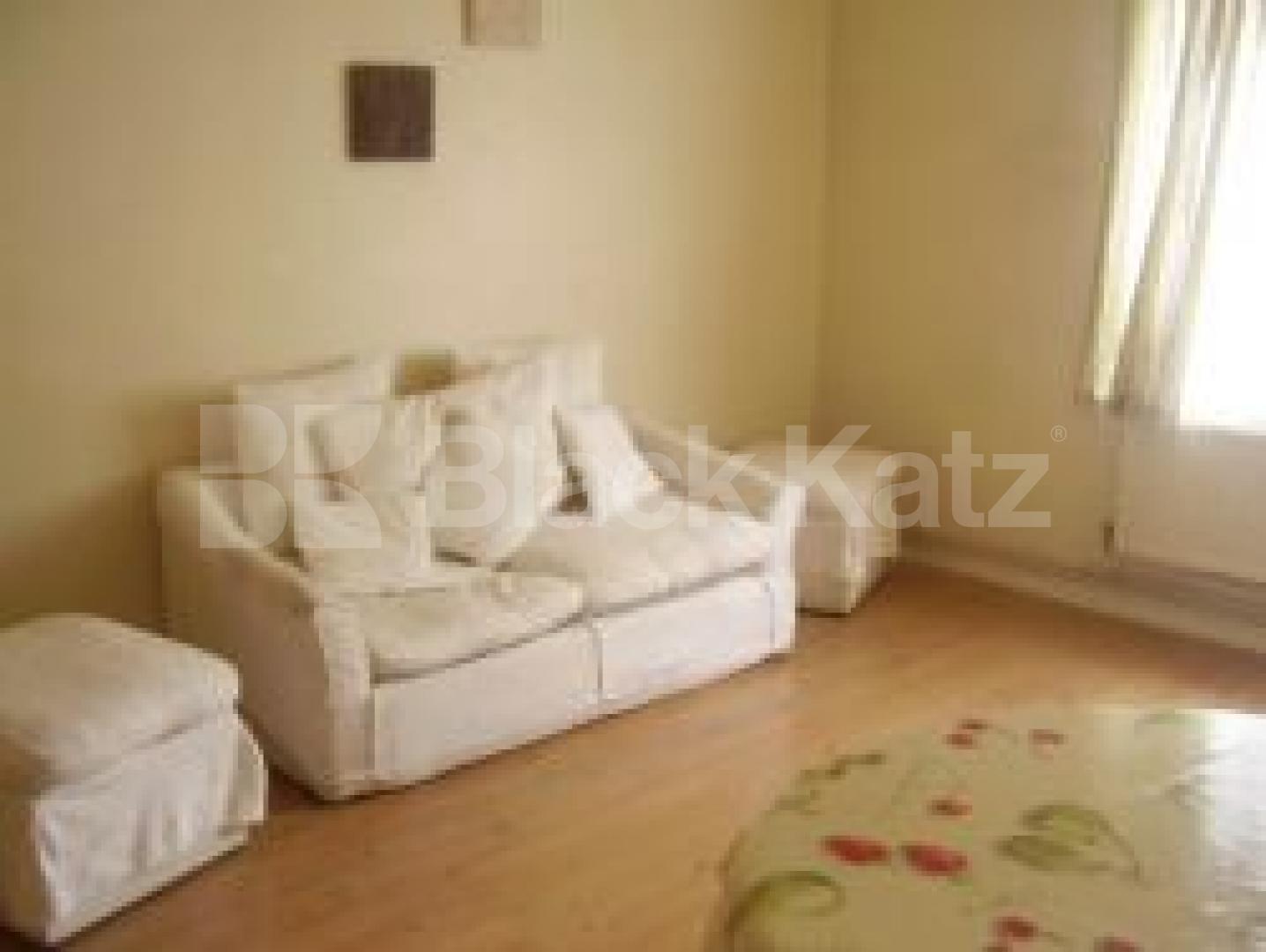 			1 Bedroom, 1 bath, 1 reception Flat			 Essex Road, ISLINGTON