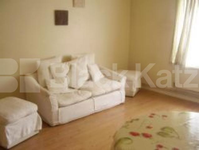 			1 Bedroom, 1 bath, 1 reception Flat			 Essex Road, ISLINGTON