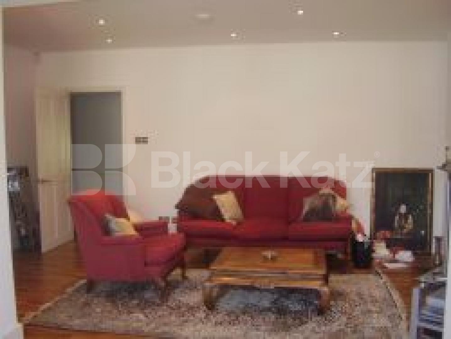 			NEW INSTRUCTION.MUST BE SEEN !!!, 3 Bedroom, 1 bath, 1 reception House			 Ashley Road, Archway