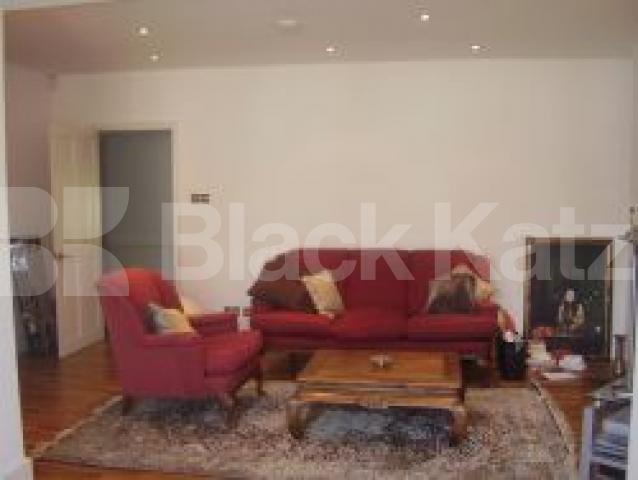 			NEW INSTRUCTION.MUST BE SEEN !!!, 3 Bedroom, 1 bath, 1 reception House			 Ashley Road, Archway