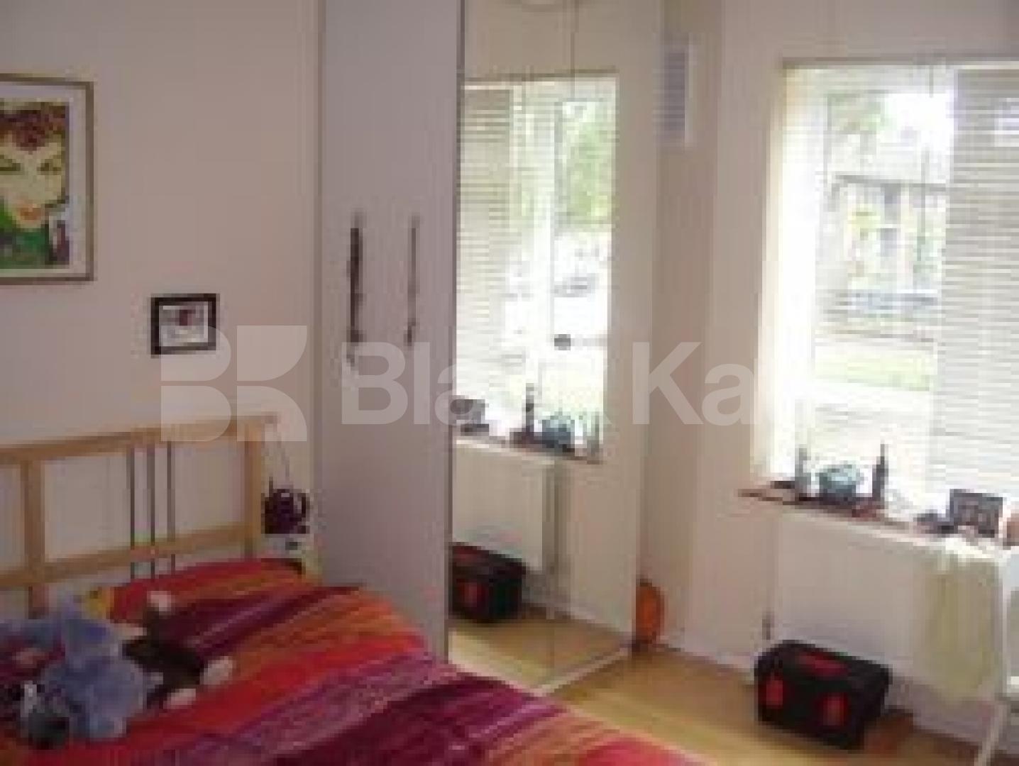 			Must See !, 3 Bedroom, 1 bath, 1 reception Flat			  Grange Grove, ISLINGTON