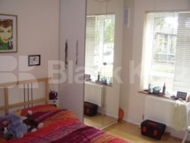 			Must See !, 3 Bedroom, 1 bath, 1 reception Flat			  Grange Grove, ISLINGTON