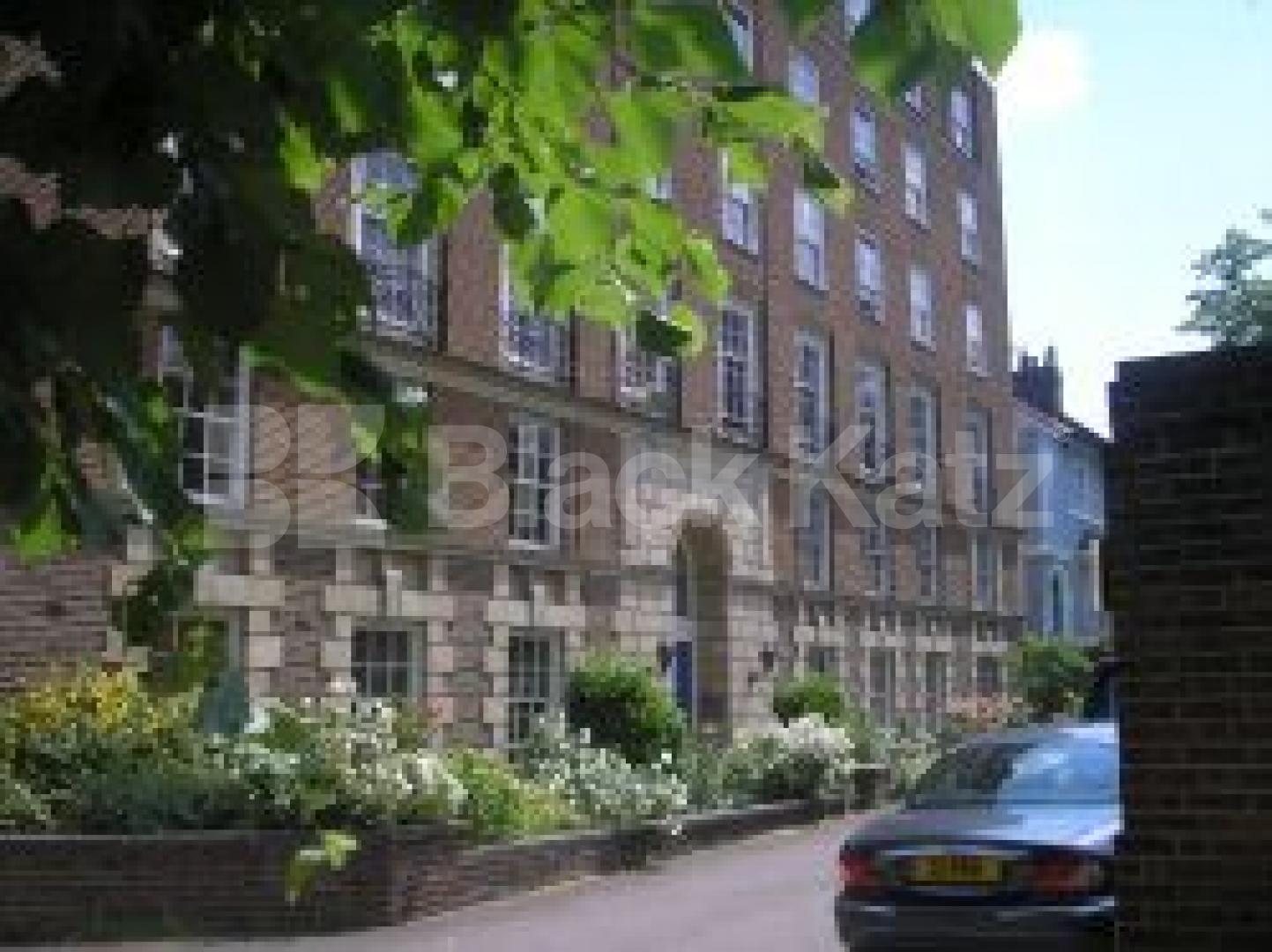 			4 Bedroom, 1 bath, 1 reception Flat			 Abbey Road, ST JOHNS WOOD NW8