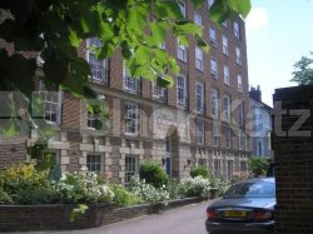 			4 Bedroom, 1 bath, 1 reception Flat			 Abbey Road, ST JOHNS WOOD NW8