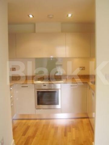 			MUST SEE, 2 Bedroom, 1 bath, 1 reception Flat			 Enfield Road, DE BEAUVOIR