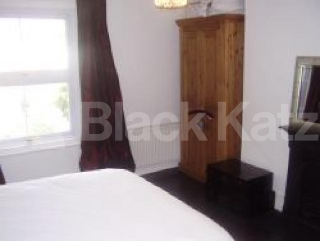 			NEW INSTRUCTION, 3 Bedroom, 1 bath, 1 reception Flat			 Southgate Road, DE BEAUVOIR TOWN N1