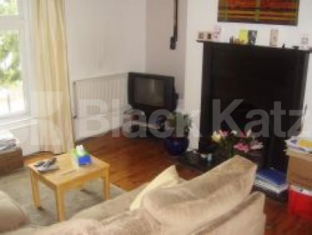 			NEW INSTRUCTION, 3 Bedroom, 1 bath, 1 reception Flat			 Southgate Road, DE BEAUVOIR TOWN N1