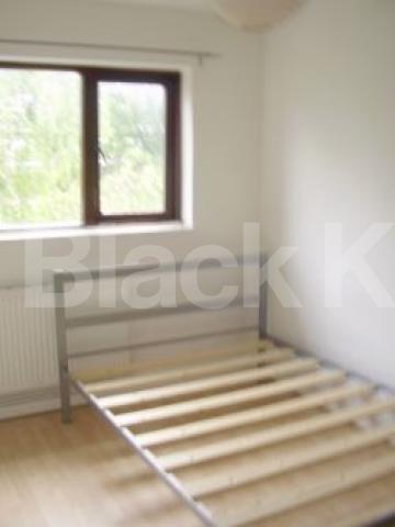 			NEW INSTRUCTION, 3 Bedroom, 1 bath, 1 reception Flat			 Shaftesbury Road, OLD STREET N1