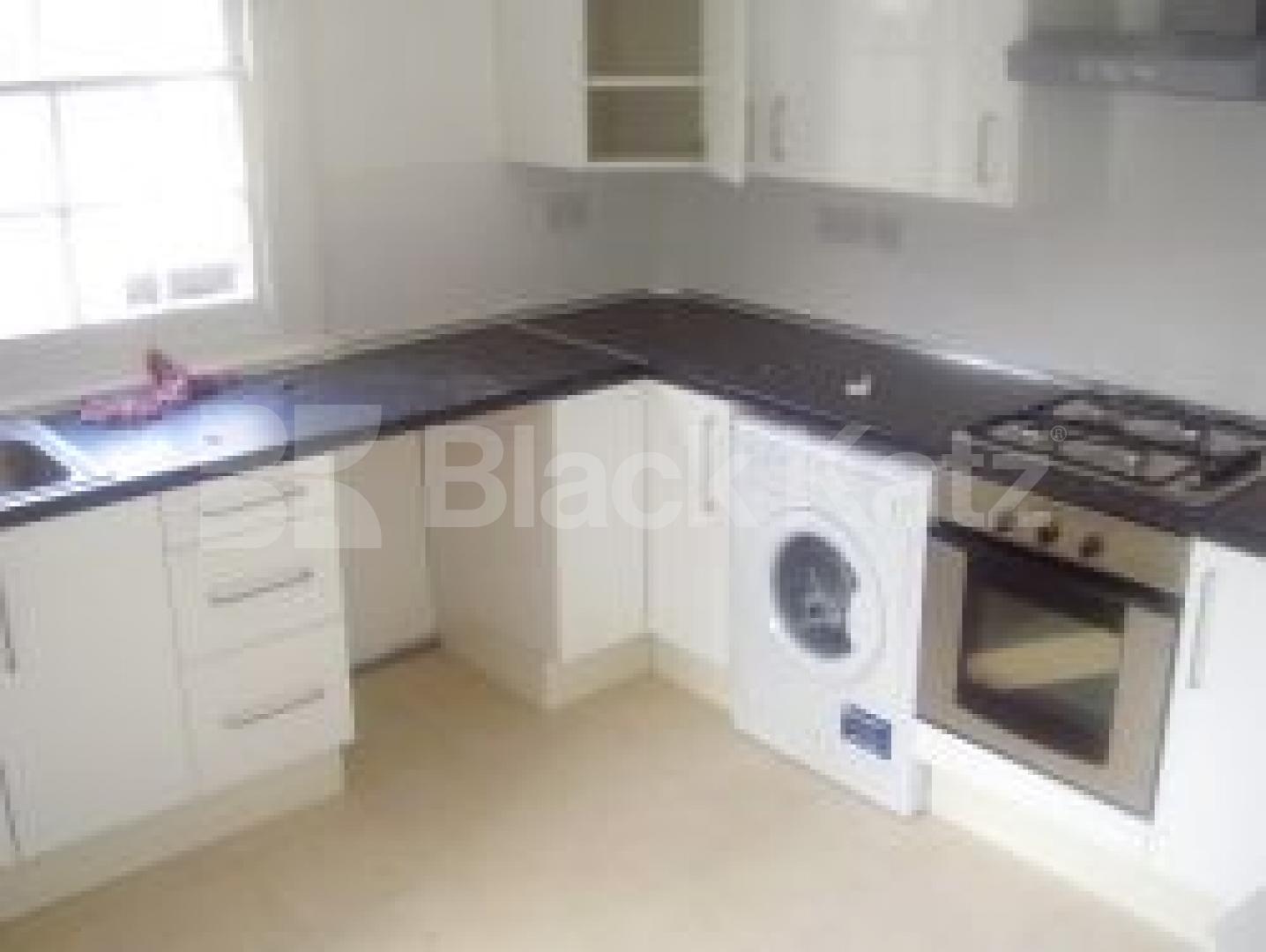 			MUST SEE, 2 Bedroom, 1 bath, 1 reception Flat			 Archway Close, Archway