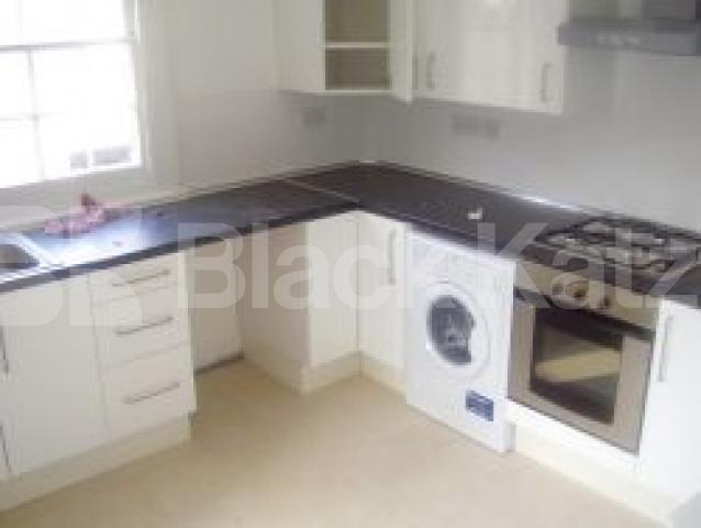 			MUST SEE, 2 Bedroom, 1 bath, 1 reception Flat			 Archway Close, Archway