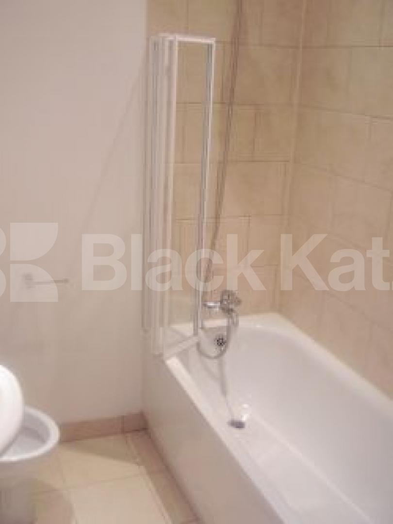 			MUST SEE, 2 Bedroom, 1 bath, 1 reception Flat			 Archway Close, Archway