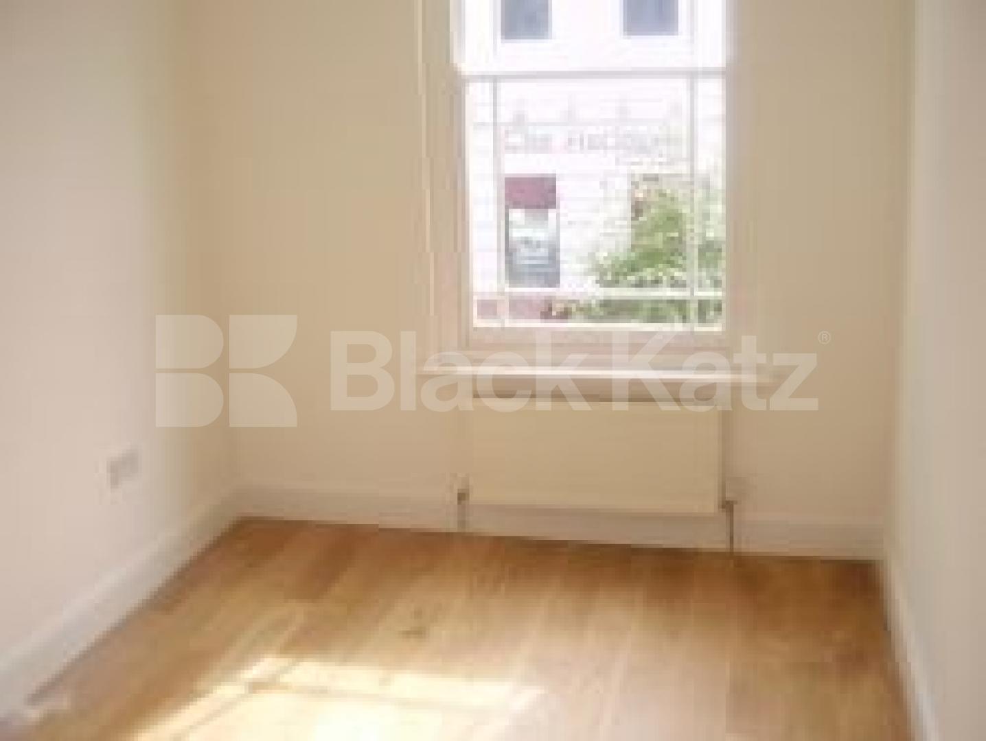 			MUST SEE, 2 Bedroom, 1 bath, 1 reception Flat			 Archway Close, Archway