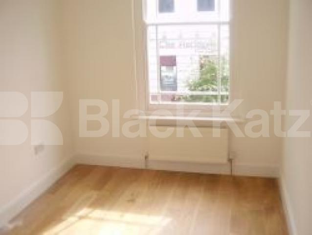 			MUST SEE, 2 Bedroom, 1 bath, 1 reception Flat			 Archway Close, Archway