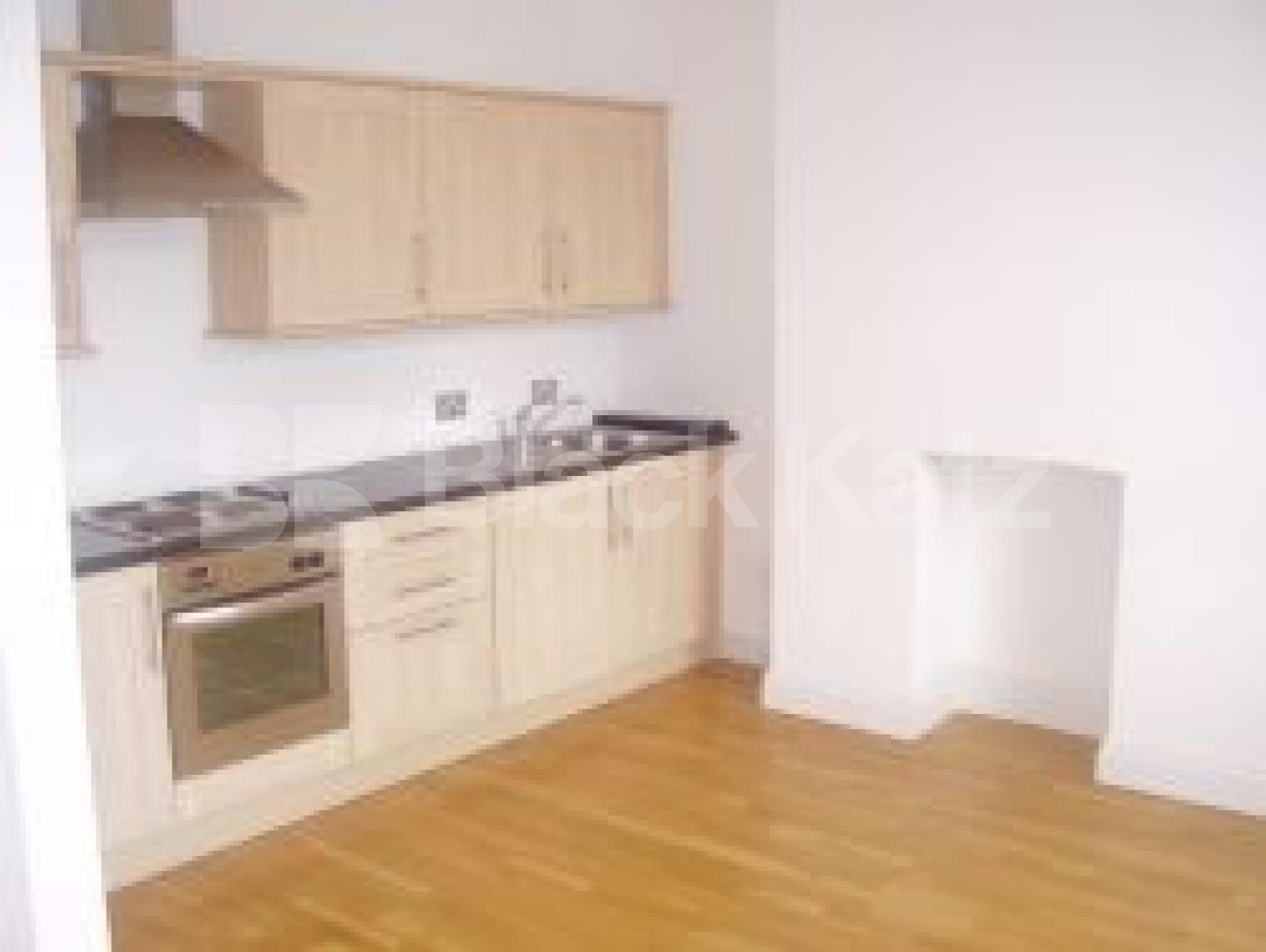 			HIGHLY RECCOMENDED!!!!!!, 2 Bedroom, 1 bath, 1 reception Flat			 Southgate road, De beauvour town/Islington