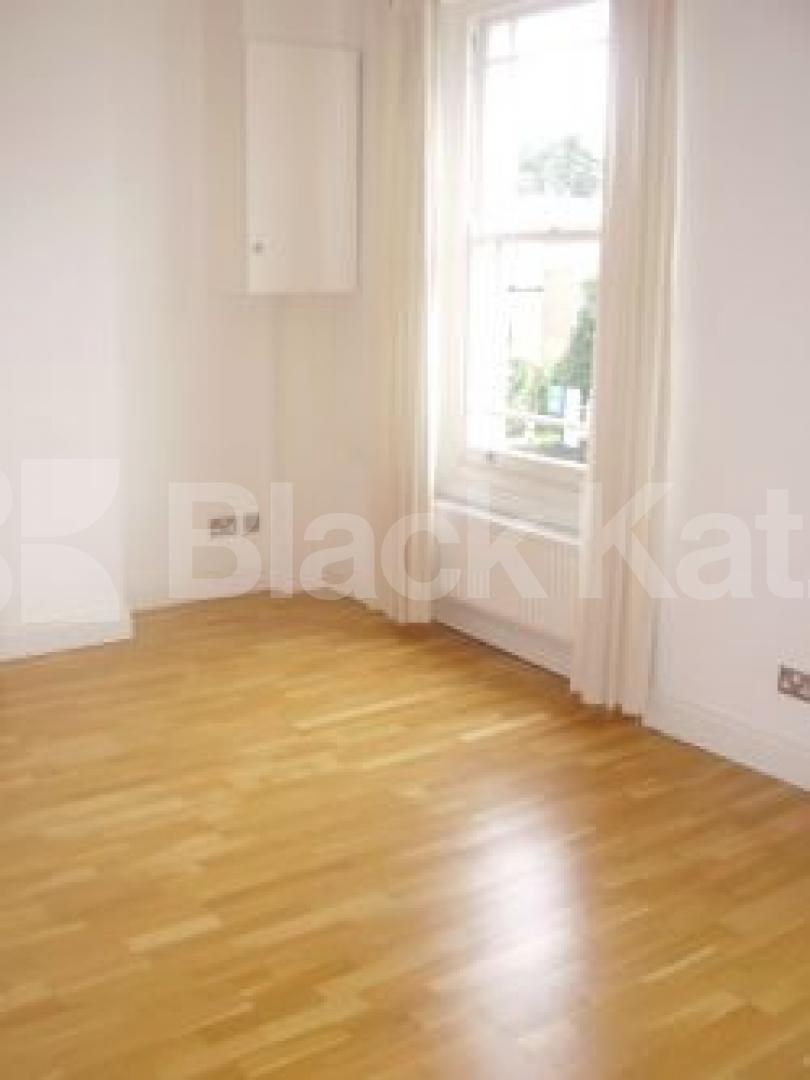 			HIGHLY RECCOMENDED!!!!!!, 2 Bedroom, 1 bath, 1 reception Flat			 Southgate road, De beauvour town/Islington