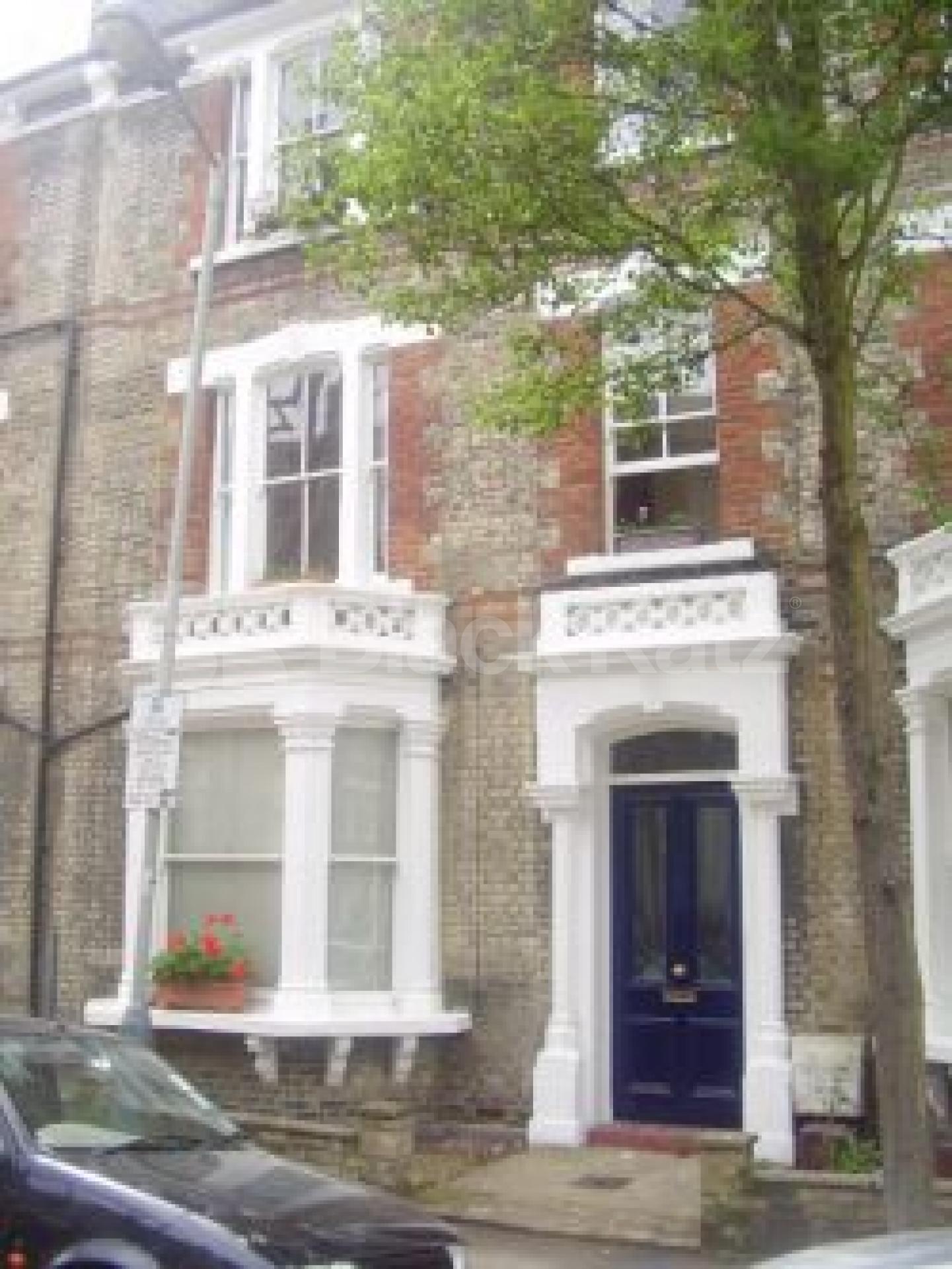 			Amazing!!! Must see!!!, 2 Bedroom, 1 bath, 1 reception Flat			 Staverdale road, Highbury N5